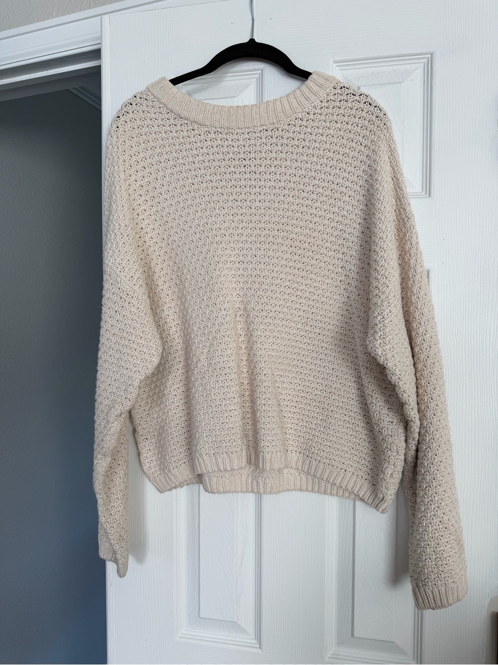 Universal Thread Cream Crewneck Knit Sweater